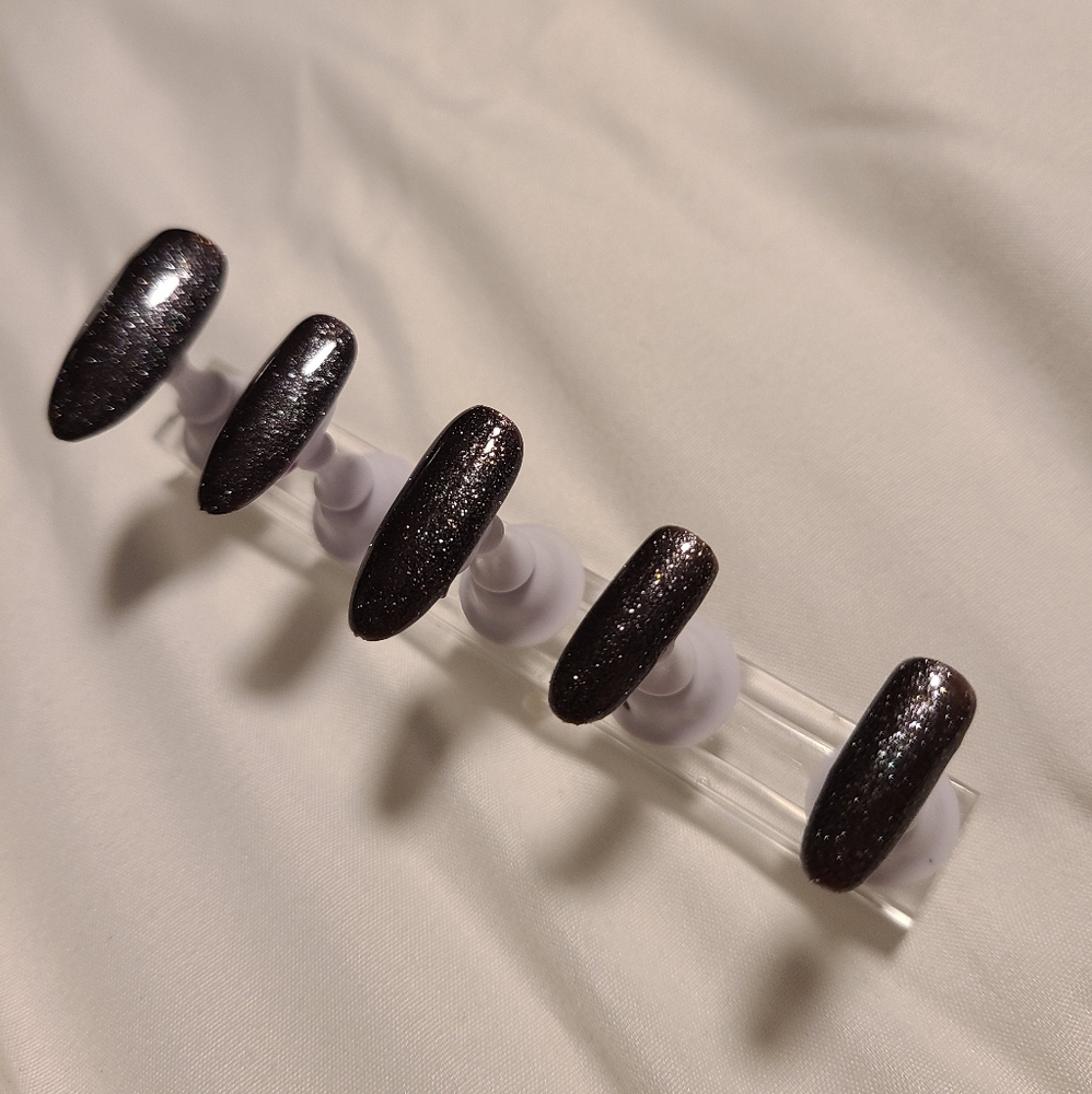 Custom Press on Nails - Picture 2 of 2